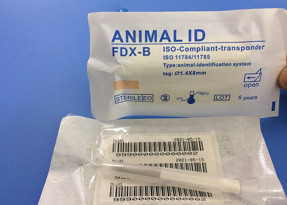 3つのステッカーの注射可能なトランスポンダーが付いているペット/猫/犬ISOのトランスポンダーのマイクロチップの同一証明