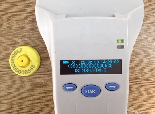 耐久性のあるRFIDハンドヘルドリーダー 128x32 OLEDスクリーンUSB プラスチック用 ペット,農場,牧場用 遠距離ソリューション